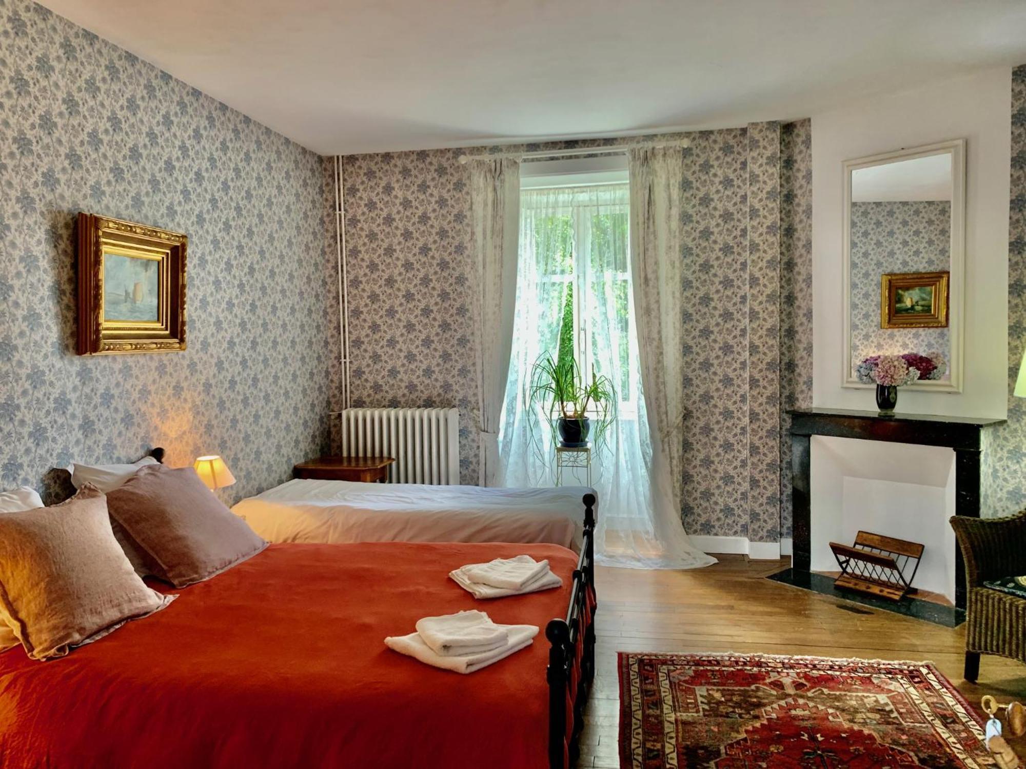 Maison D'Hotes De L'Ancien Couvent Des Carmes Mortemart Extérieur photo