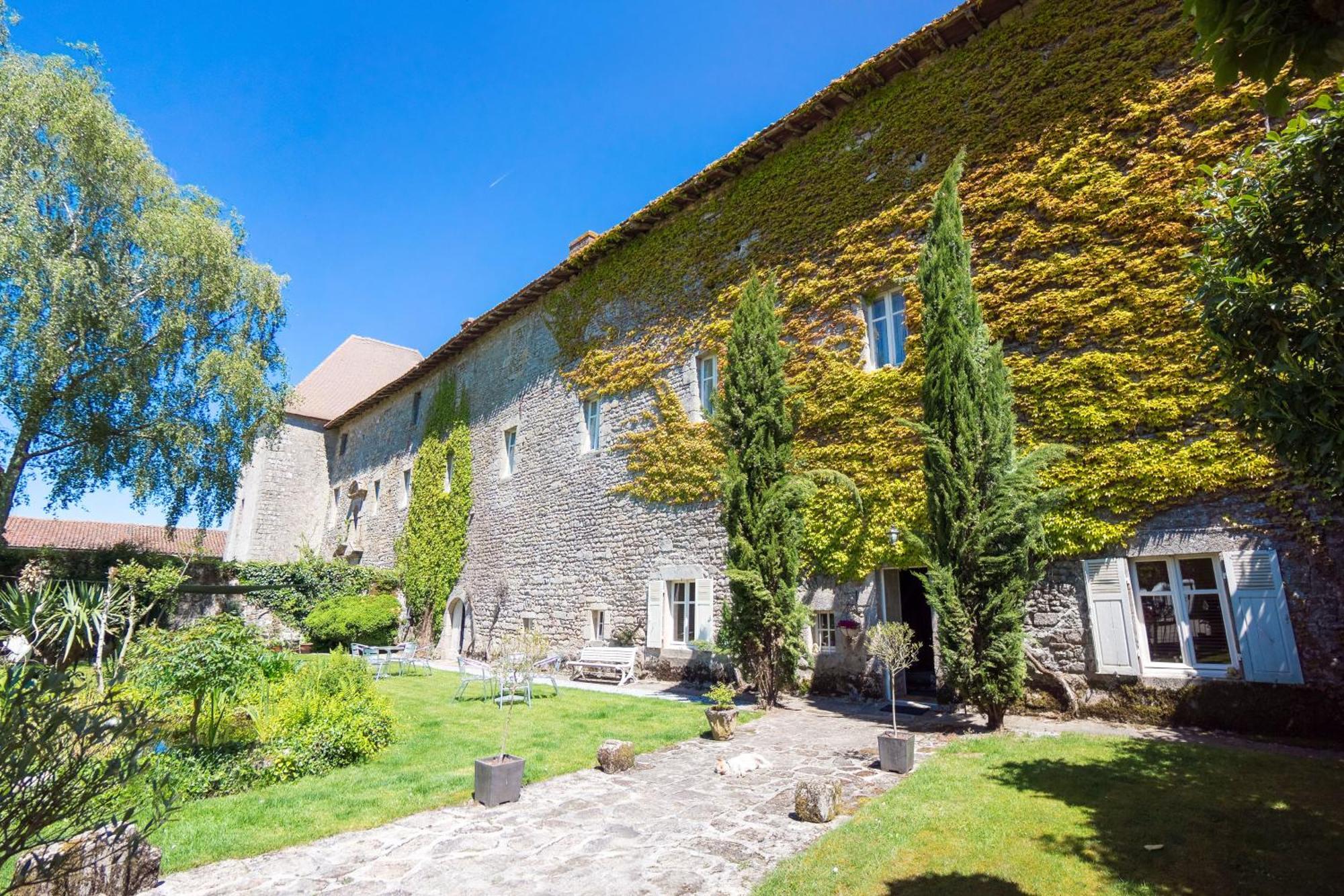 Maison D'Hotes De L'Ancien Couvent Des Carmes Mortemart Extérieur photo