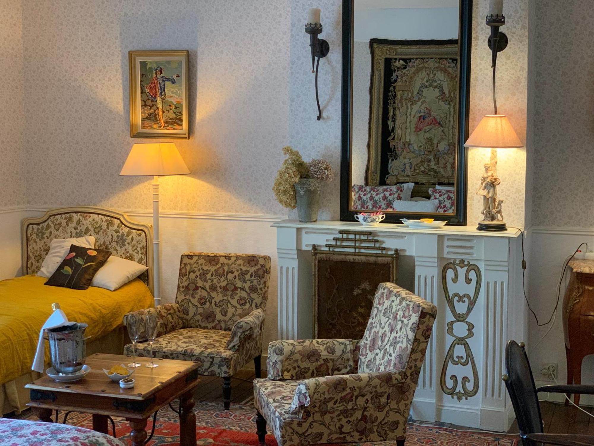 Maison D'Hotes De L'Ancien Couvent Des Carmes Mortemart Extérieur photo