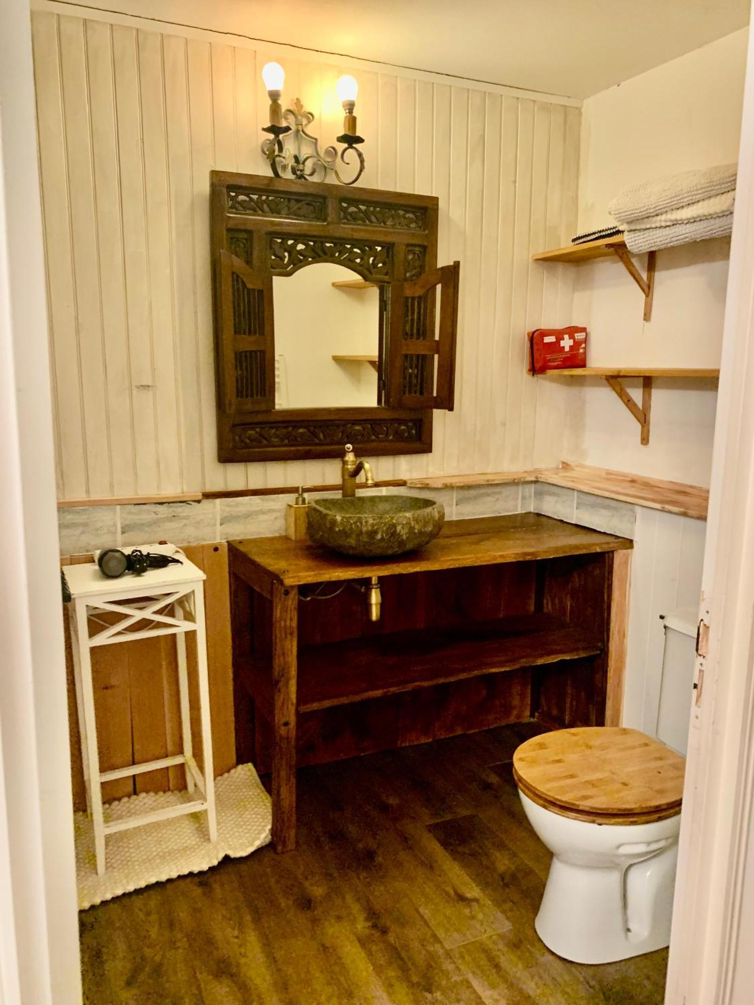 Maison D'Hotes De L'Ancien Couvent Des Carmes Mortemart Extérieur photo